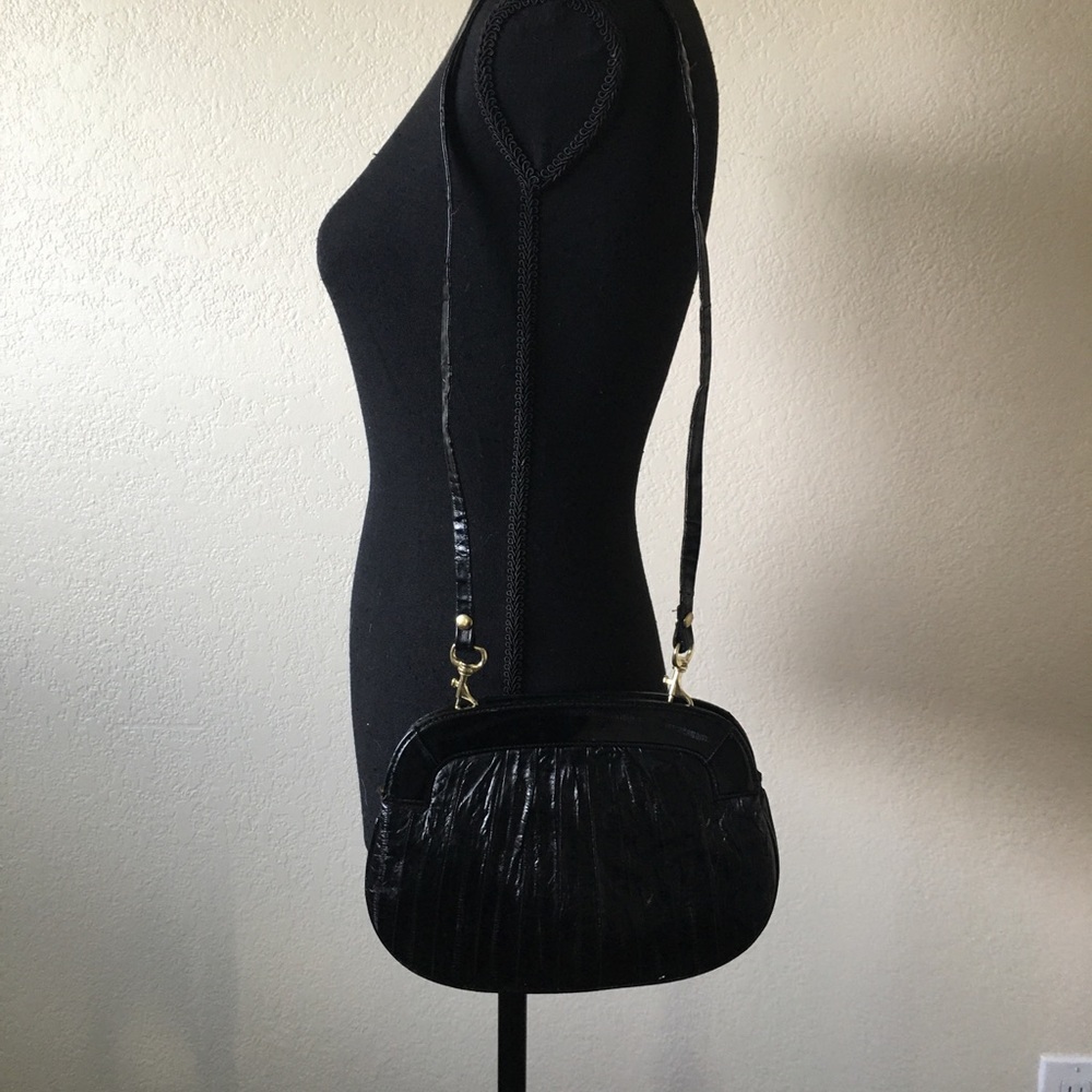 Black heel skin Crossbody - Picture 3 of 6